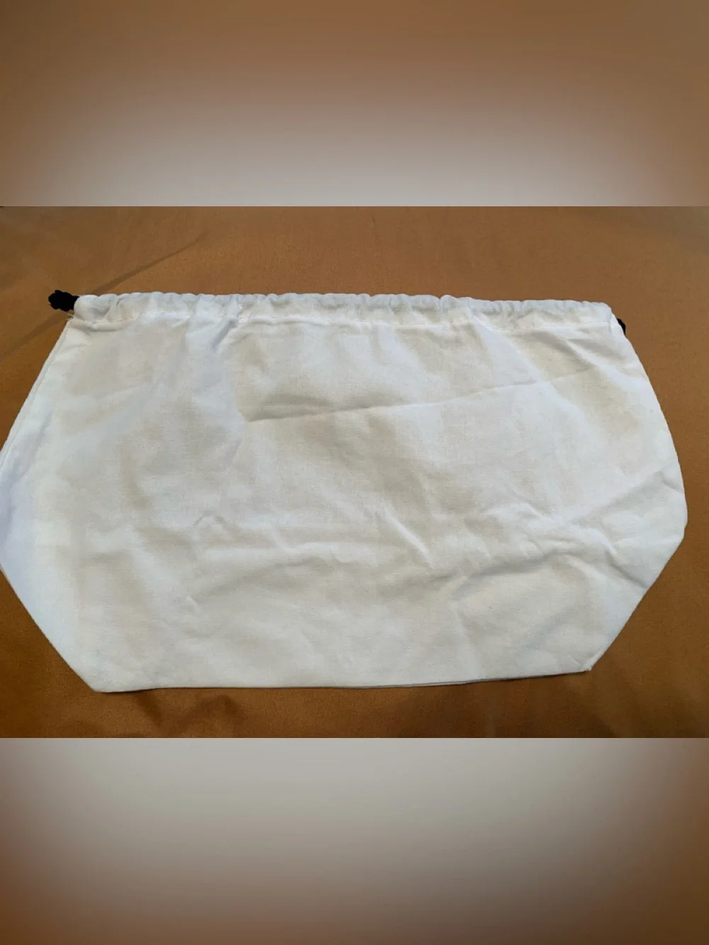CHANEL white smaller oblong drawstring dust bag VVGUC++